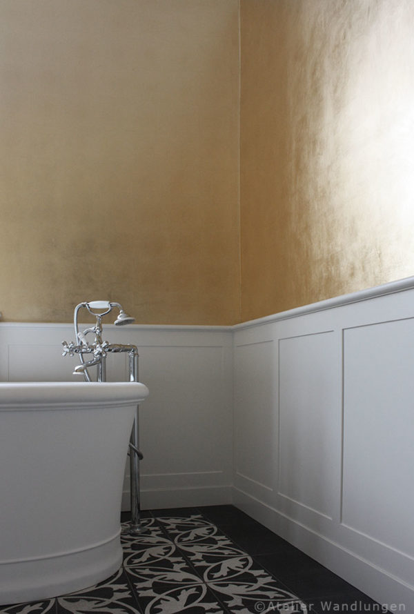 Wandvergoldung im Badezimmer | Atelier Wandlungen