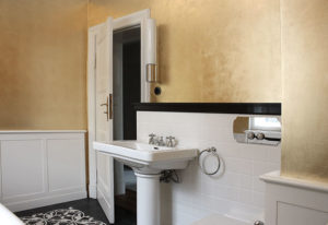 wandvergoldung, Atelier Wandlungen, blattgold, goldleaves, badezimmer, bathroom